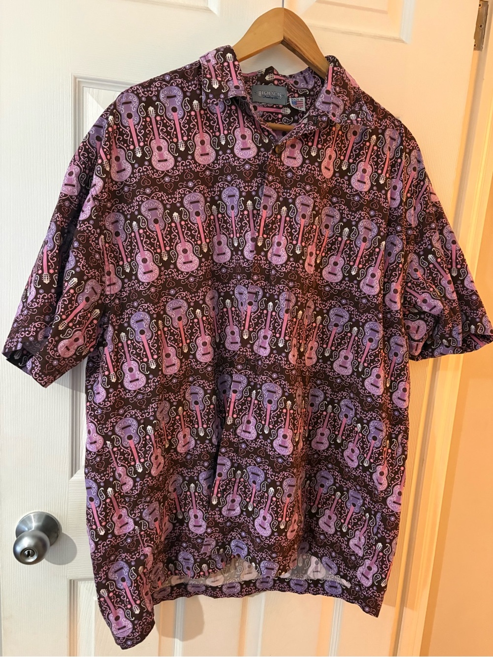 RARE High Seas trading co pink purple guitar
Print button short sleeve shirt XXL